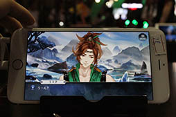 画像ギャラリー No.011のサムネイル画像 / ［TGS 2016］パーフェクトワールドの「夢間集」をプレイレポート。Live2Dでヌルヌル動いて微笑む美男子は想像以上に眩しかった
