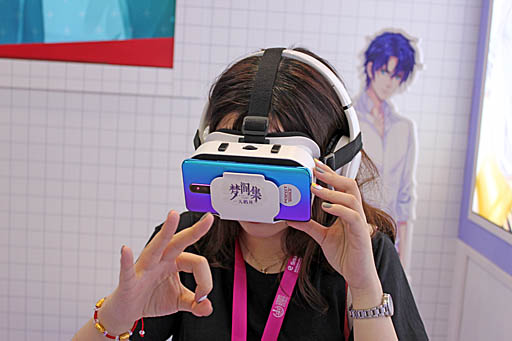 画像ギャラリー No.004のサムネイル画像 / ［CJ2019］新作「夢間集白鳥座」をVRで体験できる「夢間集VR」がプレイアブル出展。カレとのカフェのひととき