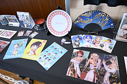 画像ギャラリー No.023のサムネイル画像 / 「DOAXVV」7周年記念生放送レポート。会場ではグッズの展示やイマーシブ恋愛ADV「Venus Vacation PRISM」の試遊会も行われた