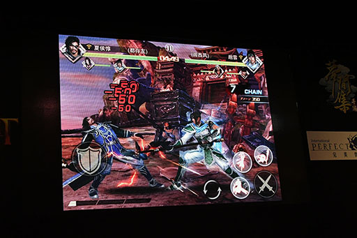 画像ギャラリー No.010のサムネイル画像 / ［TGS 2016］シリーズとしては20年ぶりとなる対戦格闘ゲーム「真・三國無双 激闘版」のステージをレポート。鈴木亮浩氏，楊 岑氏へのインタビューも掲載