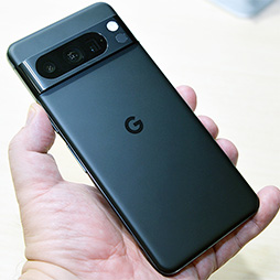画像ギャラリー No.011のサムネイル画像 / Googleの新スマホ「Pixel 8」「Pixel 8 Pro」が10月12日に発売。従来製品から筐体サイズが小型化