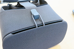 画像ギャラリー No.009のサムネイル画像 / Google,スマートフォン組み込み型VR HMD「Daydream View」を1万2000円で国内発売。第2世代モデル