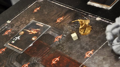 画像ギャラリー No.004のサムネイル画像 / ［SPIEL’16］「DARK SOULS」の難度と興奮を協力プレイで実現。ボードゲーム版「Dark Souls The Board Game」試遊レポート