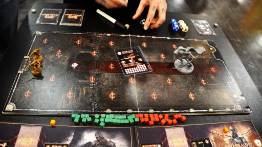 画像ギャラリー No.011のサムネイル画像 / ［SPIEL’16］「DARK SOULS」の難度と興奮を協力プレイで実現。ボードゲーム版「Dark Souls The Board Game」試遊レポート