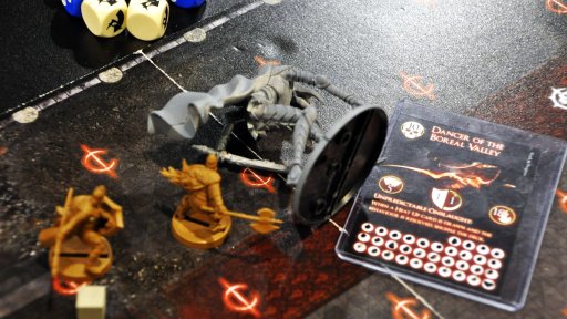 画像ギャラリー No.013のサムネイル画像 / ［SPIEL’16］「DARK SOULS」の難度と興奮を協力プレイで実現。ボードゲーム版「Dark Souls The Board Game」試遊レポート
