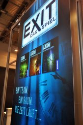 画像ギャラリー No.008のサムネイル画像 / ［SPIEL’16］小型化の秘密は円盤にあり？ 会場で大人気の卓上版「リアル脱出ゲーム」を遊んでみた