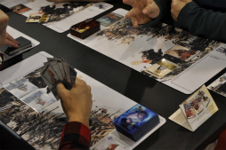 画像ギャラリー No.008のサムネイル画像 / ［SPIEL’16］新作「チョコボのクリスタルハント」を引っさげ，スクエニがSPIEL参戦。ホビージャパンと共同開発の，シンプルかつ攻撃的なカードゲーム