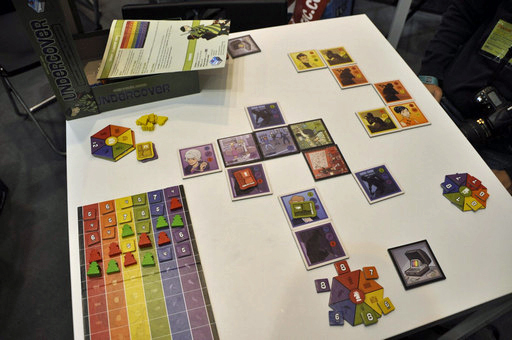 画像ギャラリー No.010のサムネイル画像 / ［SPIEL’16］冷戦期のスパイ活動がテーマ。タイル22枚でプレイするゲーム「Undercover」を遊んでみた