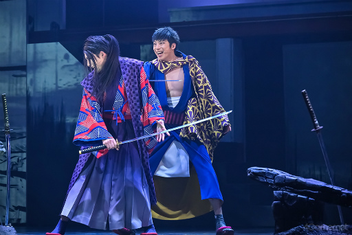 画像ギャラリー No.005のサムネイル画像 / 「MANKAI STAGE『A3!』ACT2! 〜WINTER 2024〜」ゲネプロレポート。信頼しあう劇団員たちの絆が,最高の芝居を作る新生冬組公演