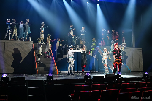 画像ギャラリー No.001のサムネイル画像 / 全劇団員＆初代リーダーズが集結「MANKAI STAGE『A3!』ACT3! 2025」ゲネプロレポート。劇団員たちの絆が舞台に満開の花を咲かせる