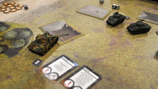 画像ギャラリー No.004のサムネイル画像 / ［SPIEL’16］心を鷲づかみにされる戦車ゲーム「TANKS：Panther vs Sherman」プレイレポート。シンプルなルールで激しい戦車戦を再現