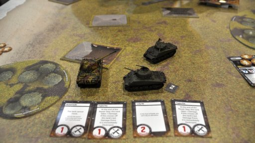画像ギャラリー No.005のサムネイル画像 / ［SPIEL’16］心を鷲づかみにされる戦車ゲーム「TANKS：Panther vs Sherman」プレイレポート。シンプルなルールで激しい戦車戦を再現