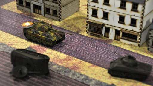 画像ギャラリー No.010のサムネイル画像 / ［SPIEL’16］心を鷲づかみにされる戦車ゲーム「TANKS：Panther vs Sherman」プレイレポート。シンプルなルールで激しい戦車戦を再現