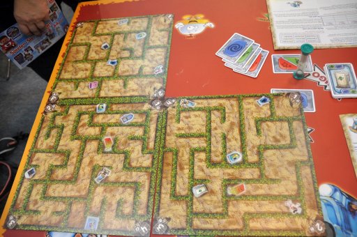 画像ギャラリー No.005のサムネイル画像 / ［SPIEL’16］磁石を使ったギミックが楽しい「Mino＆Tauri」をプレイ。大人から子供まで楽しめる協力型ボードゲーム