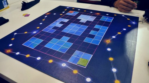 画像ギャラリー No.009のサムネイル画像 / ［SPIEL’16］QUEEN Gamesが贈る新作アブストラクトゲーム「GL&Uuml;X」試遊レポート。建築ゲームの「Monument World」も合わせて紹介