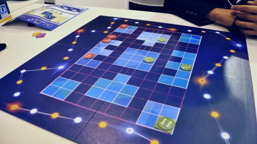 画像ギャラリー No.010のサムネイル画像 / ［SPIEL’16］QUEEN Gamesが贈る新作アブストラクトゲーム「GL&Uuml;X」試遊レポート。建築ゲームの「Monument World」も合わせて紹介