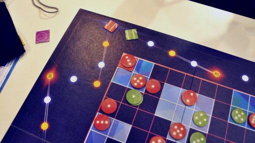画像ギャラリー No.014のサムネイル画像 / ［SPIEL’16］QUEEN Gamesが贈る新作アブストラクトゲーム「GL&Uuml;X」試遊レポート。建築ゲームの「Monument World」も合わせて紹介