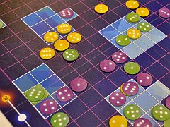 ［SPIEL’16］QUEEN Gamesが贈る新作アブストラクトゲーム「GL&Uuml;X」試遊レポート。建築ゲームの「Monument World」も合わせて紹介