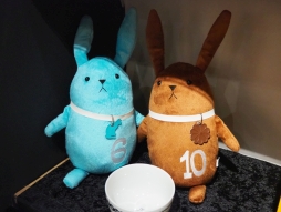 画像ギャラリー No.032のサムネイル画像 / 「ツキノ芸能プロダクション」の公式カフェ「『池袋月野亭』〜師走鍋本舗〜」をレポート。2020年11月までテーマの異なるカフェが楽しめる