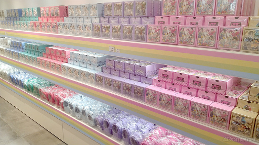 画像ギャラリー No.014のサムネイル画像 / ツキプロの期間限定ショップ「TSUKIPRO SHOP in HARAJUKU」内覧会レポート。“COT部”をテーマにツキコットや研究員姿のタレントが登場