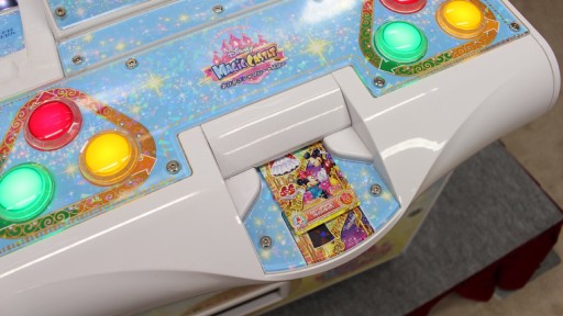 画像ギャラリー No.011のサムネイル画像 / データカードダスとガシャポンが連動。新作「データカードダス ディズニー マジックキャッスル キラキラシャイニー★スター」は12月8日稼働予定