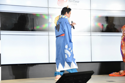 画像ギャラリー No.006のサムネイル画像 / 「陰陽師」新TVCM発表会をレポート。川口春奈さんがダチョウ倶楽部・上島さんに例の食べ物を“あーん”