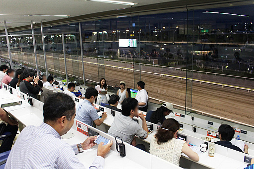 画像ギャラリー No.008のサムネイル画像 / 「Winning Post」と東京シティ競馬のコラボイベントが今年も開催。抽選会やレース観戦イベントの模様をレポート