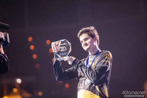 画像ギャラリー No.012のサムネイル画像 / ［EVO2017］「UMvC3」「BBCF」など5種目の優勝者が決定する最終日Twitterまとめ。4種目の優勝者が決定，「ストV」には日本人選手5名が出場