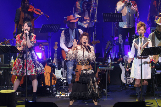 画像ギャラリー No.005のサムネイル画像 / 「ワイルドアームズ」シリーズの名曲が鳴り響いた「Score Re;fire #1 〜WILD ARMS Vocal Songs Concert〜」レポート。2人の歌姫が“渡り鳥”達を魅了した