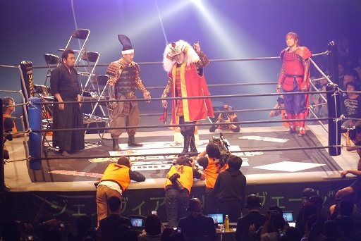 画像ギャラリー No.005のサムネイル画像 / 鎧姿の戦国武将がプロレスのリングに飛ぶ！　「信長の野望〜俺たちの戦国〜」とプロレスがコラボした戦国武将マッチをレポート