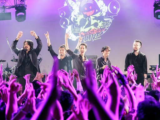画像ギャラリー No.006のサムネイル画像 / ライブイベント「『真・女神転生』生誕25周年LIVE -CHAOS SIDE-」が開催。シリーズ屈指の人気曲がハードロックアレンジで夜の新宿に鳴り響いた
