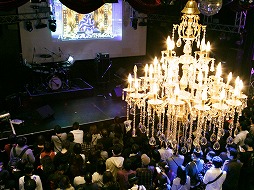 画像ギャラリー No.016のサムネイル画像 / ライブイベント「『真・女神転生』生誕25周年LIVE -CHAOS SIDE-」が開催。シリーズ屈指の人気曲がハードロックアレンジで夜の新宿に鳴り響いた