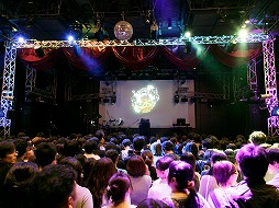 画像ギャラリー No.017のサムネイル画像 / ライブイベント「『真・女神転生』生誕25周年LIVE -CHAOS SIDE-」が開催。シリーズ屈指の人気曲がハードロックアレンジで夜の新宿に鳴り響いた