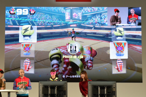 画像ギャラリー No.013のサムネイル画像 / Nintendo Switch 体験会の「ARMS」紹介ステージをレポート。椿姫彩菜さんが特訓を受けて“ARMSレディ&ボーイ”に挑戦