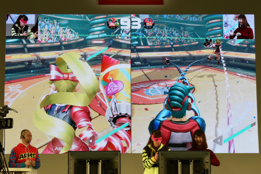 画像ギャラリー No.015のサムネイル画像 / Nintendo Switch 体験会の「ARMS」紹介ステージをレポート。椿姫彩菜さんが特訓を受けて“ARMSレディ＆ボーイ”に挑戦