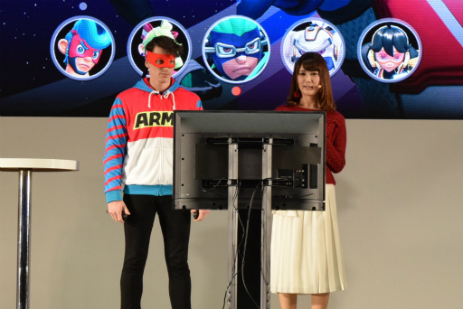 画像ギャラリー No.021のサムネイル画像 / Nintendo Switch 体験会の「ARMS」紹介ステージをレポート。椿姫彩菜さんが特訓を受けて“ARMSレディ&ボーイ”に挑戦
