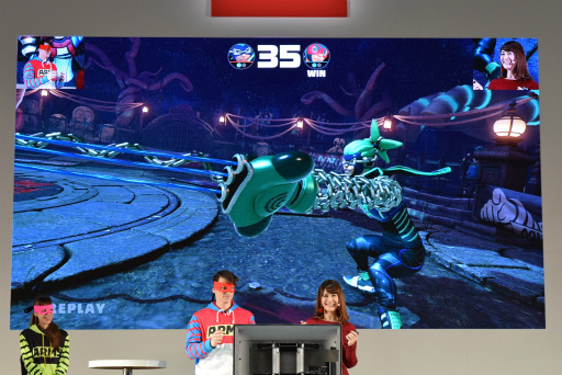 画像ギャラリー No.022のサムネイル画像 / Nintendo Switch 体験会の「ARMS」紹介ステージをレポート。椿姫彩菜さんが特訓を受けて“ARMSレディ&ボーイ”に挑戦