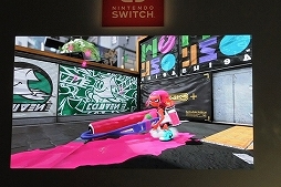 画像ギャラリー No.006のサムネイル画像 / 「Splatoon2」のステージイベント「イカ研究所 新イカ発見報告会」をレポート。流行や新ブキなど,前作から2年後の“イカ達”の生態が明かされる