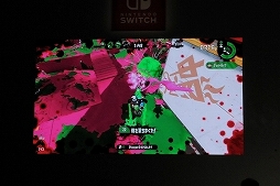画像ギャラリー No.015のサムネイル画像 / 「Splatoon2」のステージイベント「イカ研究所 新イカ発見報告会」をレポート。流行や新ブキなど,前作から2年後の“イカ達”の生態が明かされる