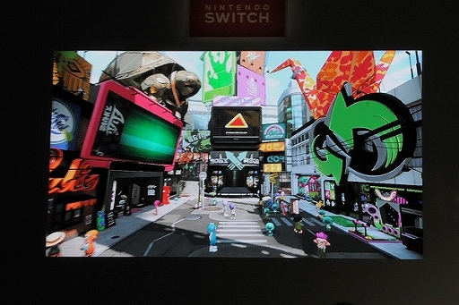 画像ギャラリー No.026のサムネイル画像 / 「Splatoon2」のステージイベント「イカ研究所 新イカ発見報告会」をレポート。流行や新ブキなど,前作から2年後の“イカ達”の生態が明かされる