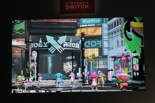 画像ギャラリー No.027のサムネイル画像 / 「Splatoon2」のステージイベント「イカ研究所 新イカ発見報告会」をレポート。流行や新ブキなど,前作から2年後の“イカ達”の生態が明かされる