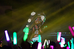 画像ギャラリー No.004のサムネイル画像 / ［闘会議2018］「スプラトゥーン2」テンタクルズ初の人間界ライブ“ハイカライブ”をレポート。後半はシオカラーズも登場