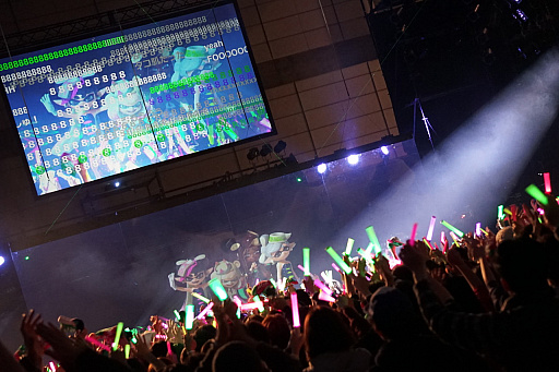 画像ギャラリー No.010のサムネイル画像 / ［闘会議2018］「スプラトゥーン2」テンタクルズ初の人間界ライブ“ハイカライブ”をレポート。後半はシオカラーズも登場