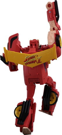 画像ギャラリー No.047のサムネイル画像 / トランスフォーマーが「ストII」ファイターをスキャン。リュウ風のコンボイや春麗風のアーシーが2018年5月に発売