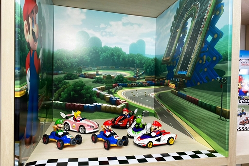 画像ギャラリー No.017のサムネイル画像 / 「マリオカート プルバック」全6種類，ファミマで4月20日から順次発売。マリオやルイージたちのカートが引いて離すと走り出すプルバックカーに