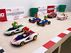 「マリオカート プルバック」全6種類，ファミマで4月20日から順次発売。マリオやルイージたちのカートが引いて離すと走り出すプルバックカーに