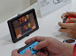 画像ギャラリー No.005のサムネイル画像 / 「みんなでワイワイ！スペランカー」をテーブルモードでプレイ。Nintendo Switchだからこそ生まれるコミュニケーションが面白い