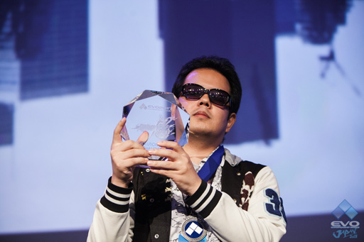 画像ギャラリー No.001のサムネイル画像 / ［EVO2017］「GUILTY GEAR Xrd REV 2」部門で優勝した，おみと選手にインタビュー。念願の優勝を果たした勝因とは
