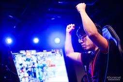 画像ギャラリー No.013のサムネイル画像 / 「GGXrd」「BBCF」の2017年における優秀選手が集結。「ARC SYSTEM WORKS FIGHTING GAME AWARD 2017」イベントレポート