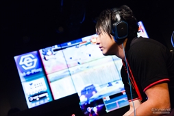 画像ギャラリー No.044のサムネイル画像 / 「GGXrd」「BBCF」の2017年における優秀選手が集結。「ARC SYSTEM WORKS FIGHTING GAME AWARD 2017」イベントレポート